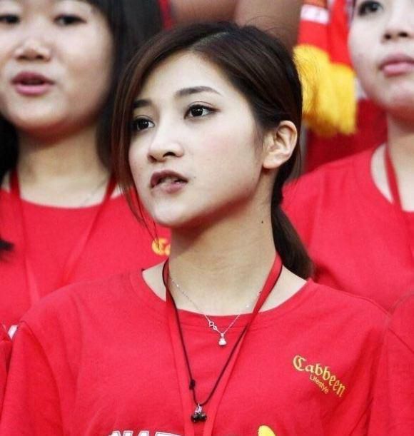 年轻女仆
